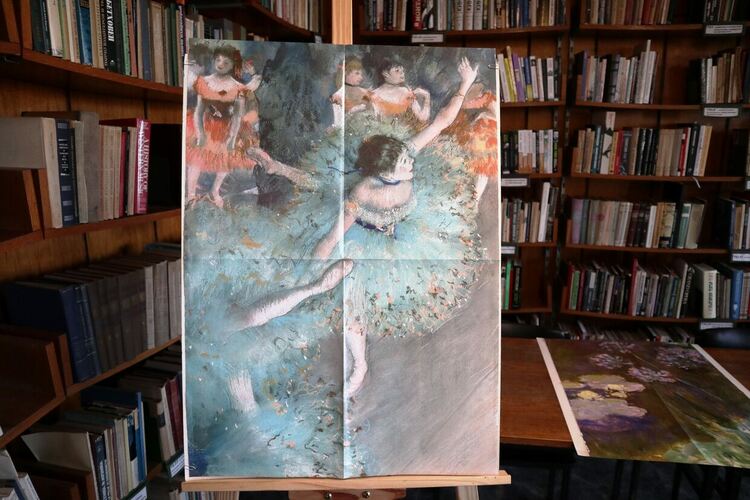 Регионалната библиотека в Хасково с ново дарение от чужбина