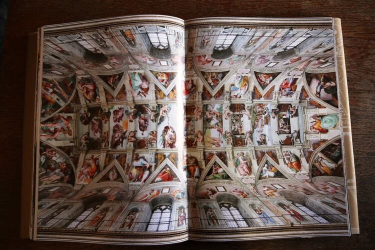 Регионалната библиотека в Хасково с ново дарение от чужбина