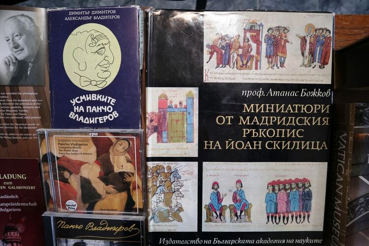 Регионалната библиотека в Хасково с ново дарение от чужбина