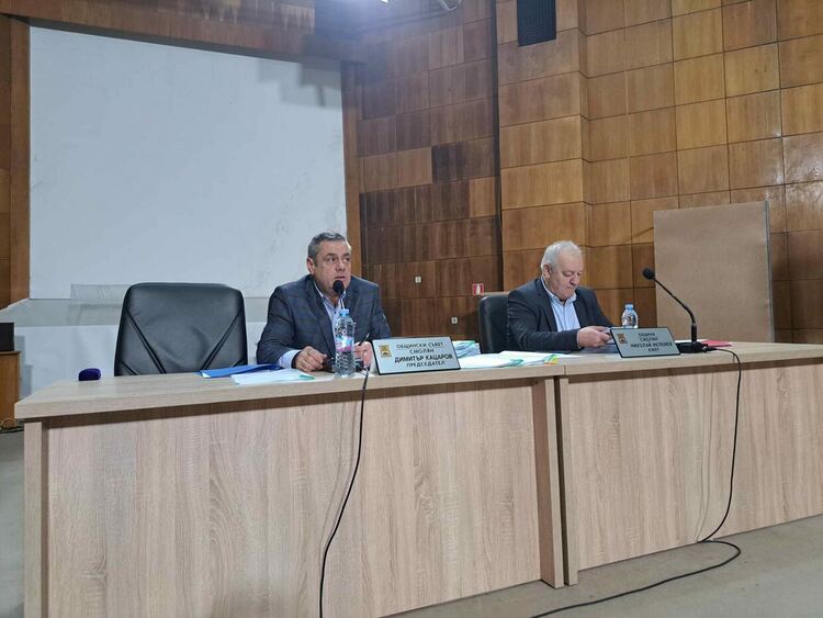 Кметът Мелемов оттегли докладната си записка за създаването на Общински културен център