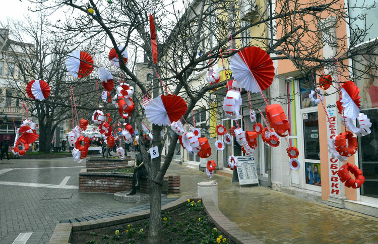 Записват за инициативата „Украси дърво за първи март“ в Хасково