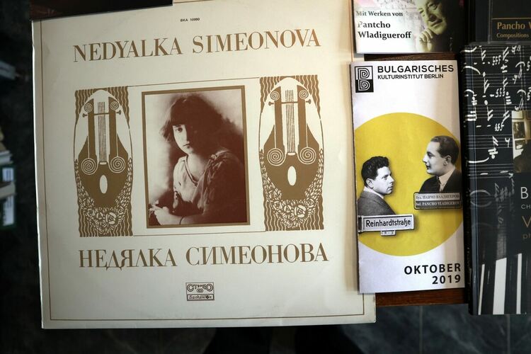 Регионалната библиотека в Хасково с ново дарение от чужбина