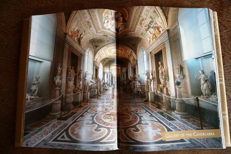 Регионалната библиотека в Хасково с ново дарение от чужбина