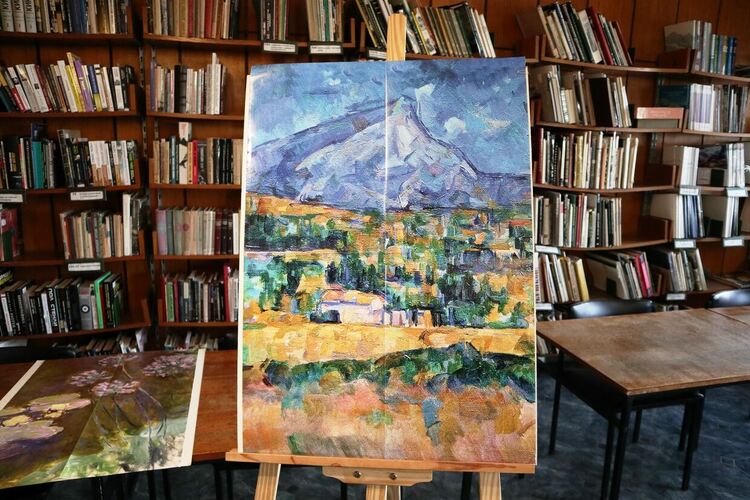 Регионалната библиотека в Хасково с ново дарение от чужбина