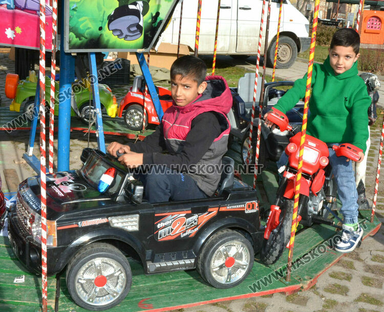 В деня на св.Харалампий осветиха бурканите с мед в Боляровската църква