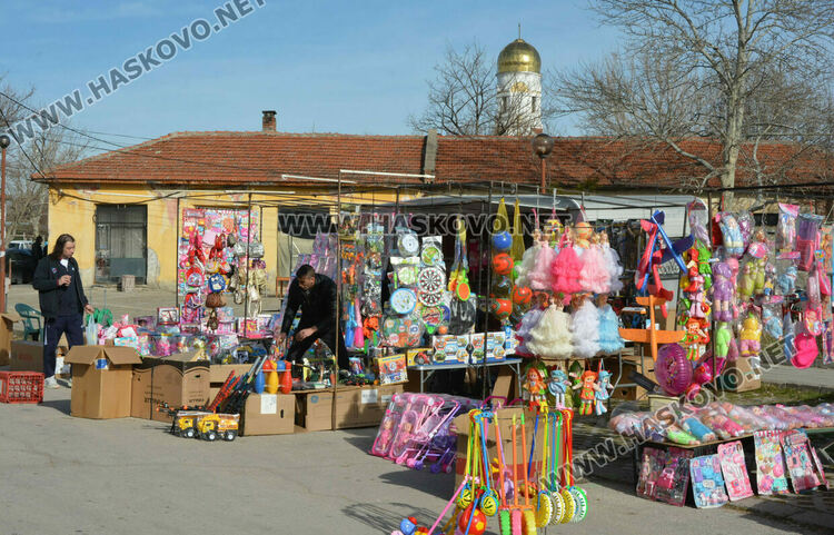 В деня на св.Харалампий осветиха бурканите с мед в Боляровската църква