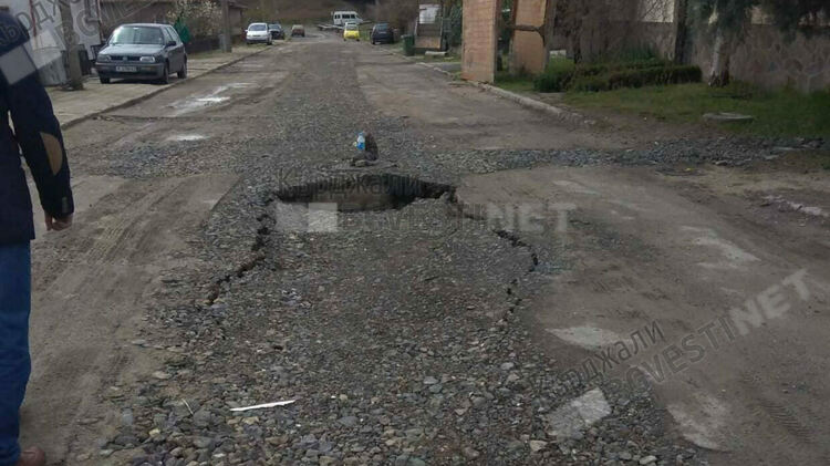 Компрометираните шахти-запазената марка на улиците в Кърджали