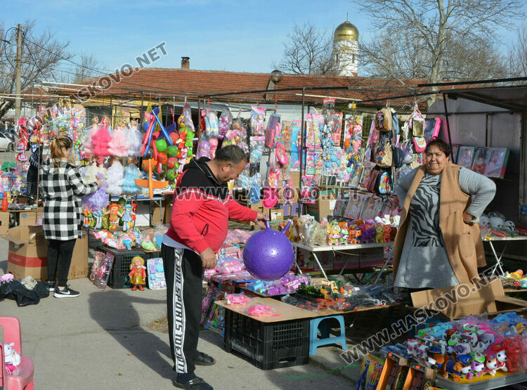 В деня на св.Харалампий осветиха бурканите с мед в Боляровската църква
