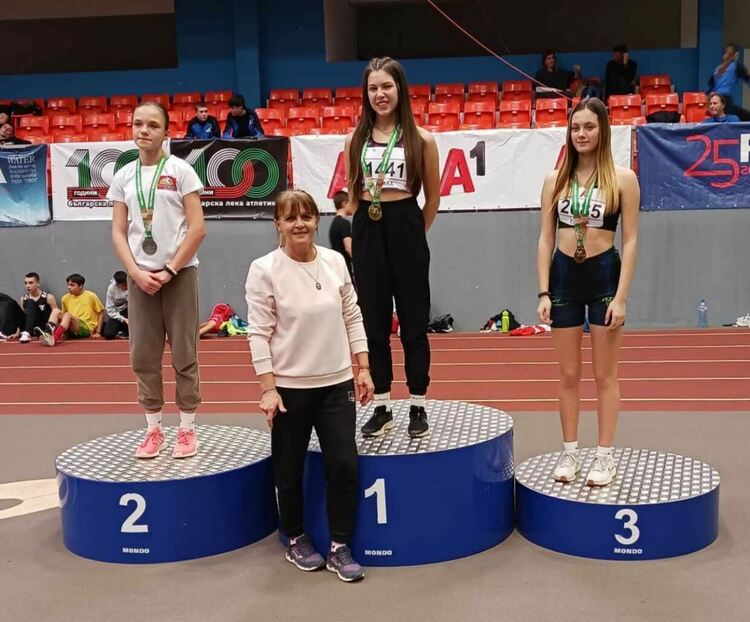 Ана-Мария Петкова е шампион на петобой в зала при девойките