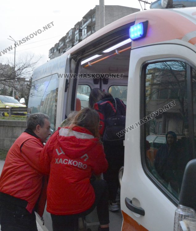 Спасиха бебе и евакуираха най-малко 10 души от жилищен блок, заради пожар в апартамент