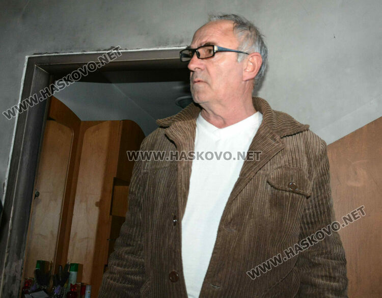 Собственикът на жилището, откъдето тръгна пожара, се върна днес, за оглед на щетите у съседите 