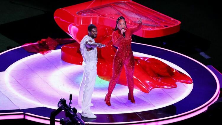 Ъшър направи паметно шоу на Супербоул, Алиша Кийс му партнира (ВИДЕО)