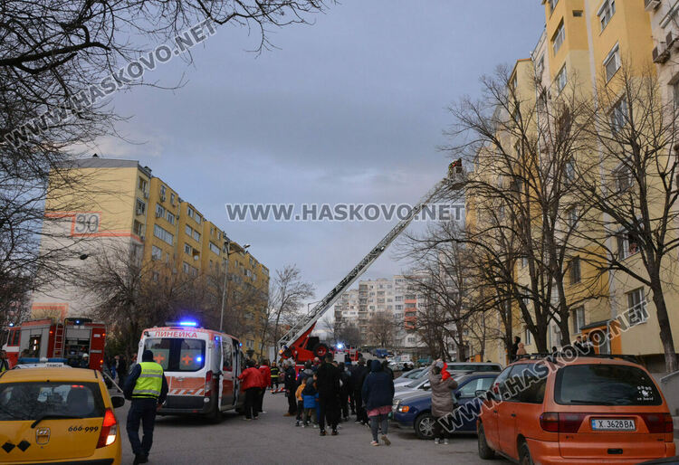 3 жени, дете и бебе остават в болницата след пожара в „Орфей“