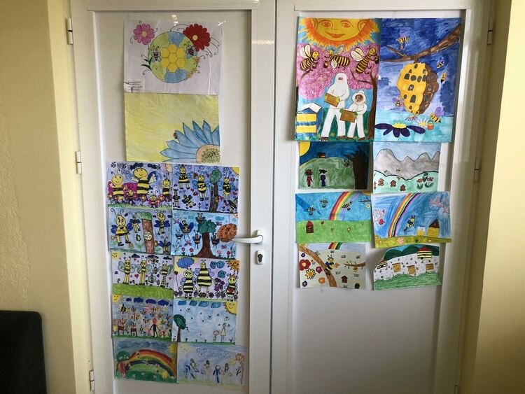 Конкурс за детска рисунка на тема "Пчелите и медът" събра  творби от 4 държави