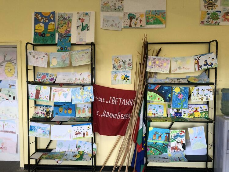 Конкурс за детска рисунка на тема "Пчелите и медът" събра  творби от 4 държави