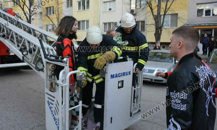 3 жени, дете и бебе остават в болницата след пожара в „Орфей“