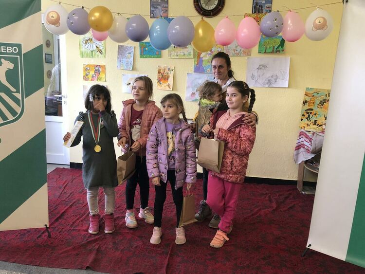 Конкурс за детска рисунка на тема "Пчелите и медът" събра  творби от 4 държави