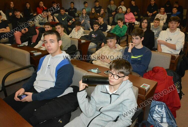 Двоен ръст на сигналите за онлайн престъпления срещу деца