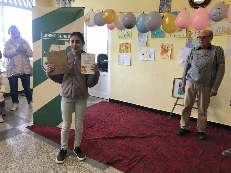 Конкурс за детска рисунка на тема "Пчелите и медът" събра  творби от 4 държави