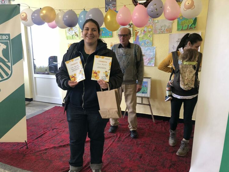 Конкурс за детска рисунка на тема "Пчелите и медът" събра  творби от 4 държави