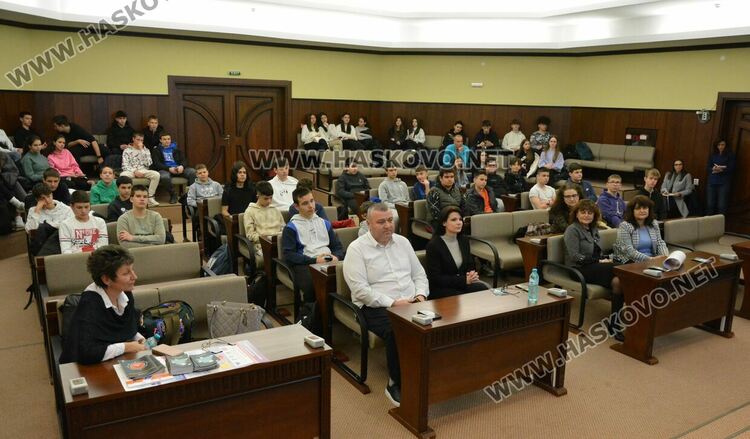 Двоен ръст на сигналите за онлайн престъпления срещу деца