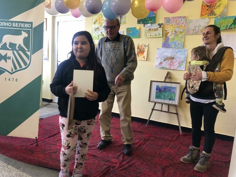 Конкурс за детска рисунка на тема "Пчелите и медът" събра  творби от 4 държави