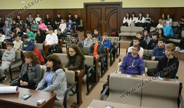 Двоен ръст на сигналите за онлайн престъпления срещу деца