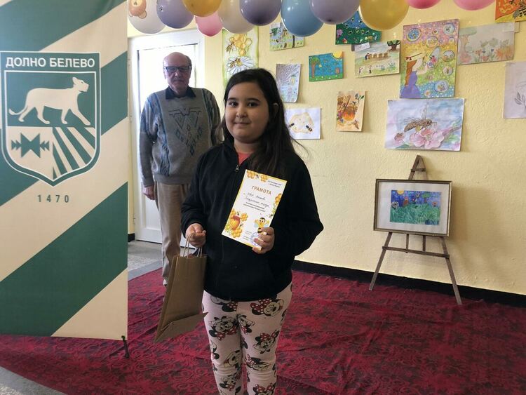 Конкурс за детска рисунка на тема "Пчелите и медът" събра  творби от 4 държави