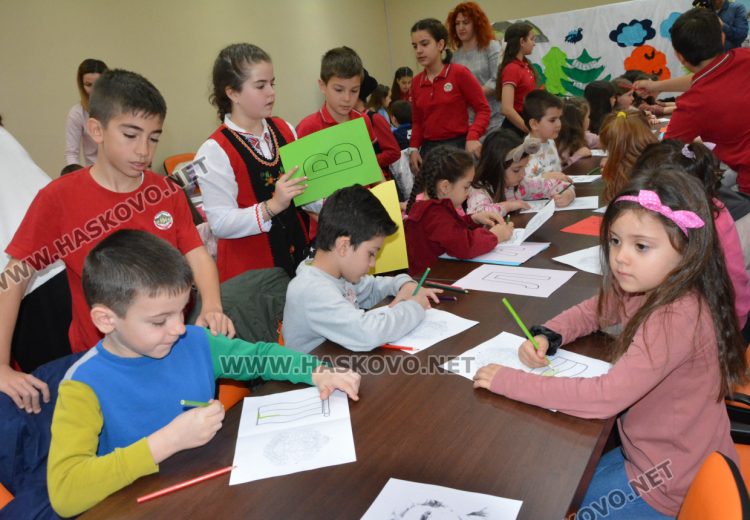 Четвъртокласниците от СУ „Васил Левски“ посрещаха възпитаниците от детските градини в урок по родолюбие