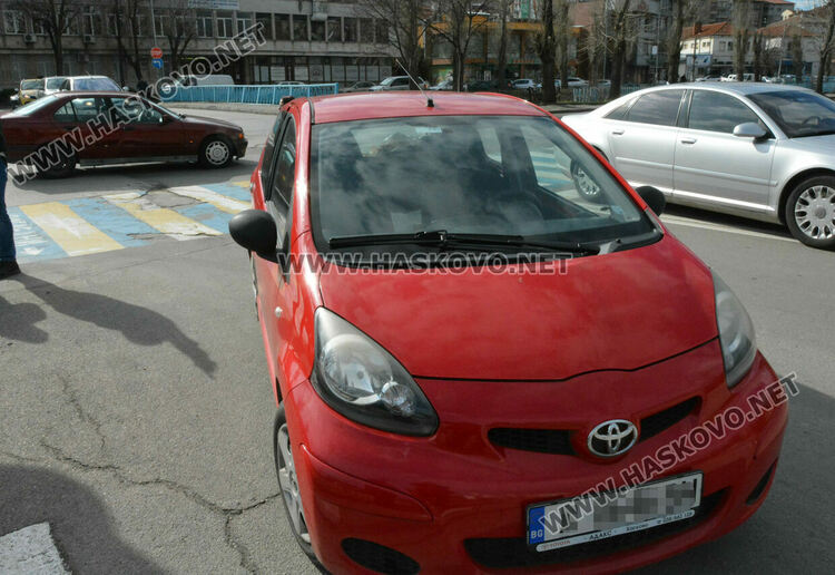 Лека катастрофа отново на пл. "Лебеда" заради неспазване на знак "Стоп"