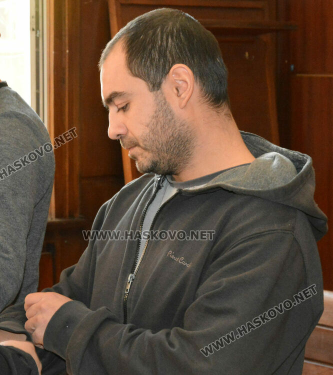 Оставиха в ареста мъж, пребил майка си за пари