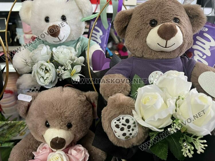 Класиката се завърна: Червено и черно със златно-хит в декорацията на подаръците за Деня на влюбените