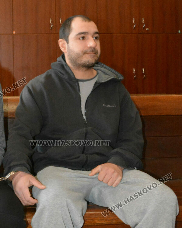 Оставиха в ареста мъж, пребил майка си за пари