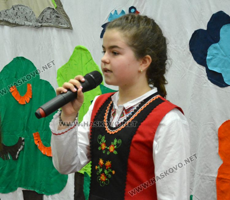 Четвъртокласниците от СУ „Васил Левски“ посрещаха възпитаниците от детските градини в урок по родолюбие