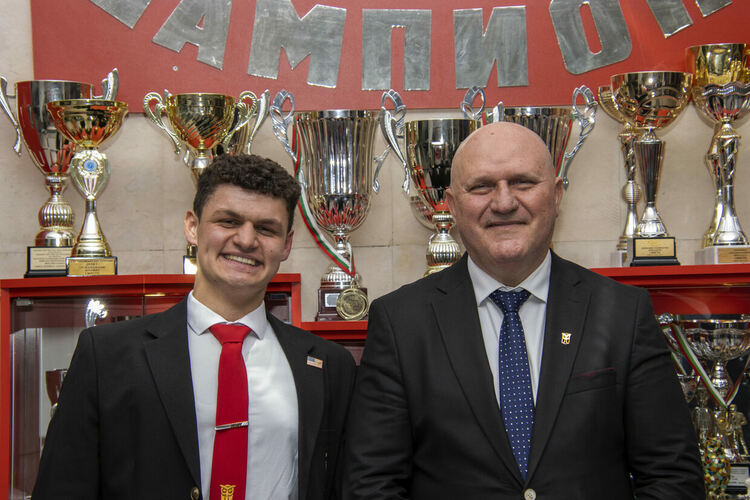 Сейрула и Жулиде от "Славейков" стипендианти на Американската фондация за България