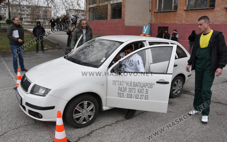 Ученици от Автото показаха майсторско шофиране и познания за ремонт и поддръжка на автомобила