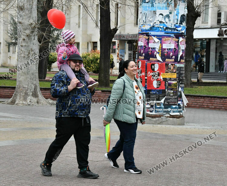 Голямо сърце от балони радва хасковлии в Деня на влюбените