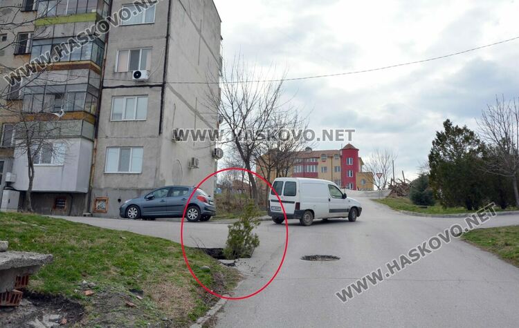 Еднометрова дупка зейна на улица „Охрид“ в Хасково