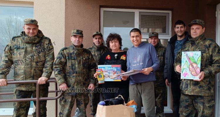 Емоционална среща на военните от полигона в Корен и възпитаниците на Центъра от семеен тип за деца и младежи с увреждания