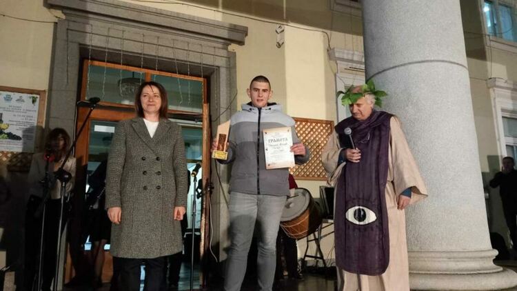 Вихрен празник ознаменува Трифон Зарезан в Кърджали, цар на виното и носител на преходната статуетка стана Даниел Костов