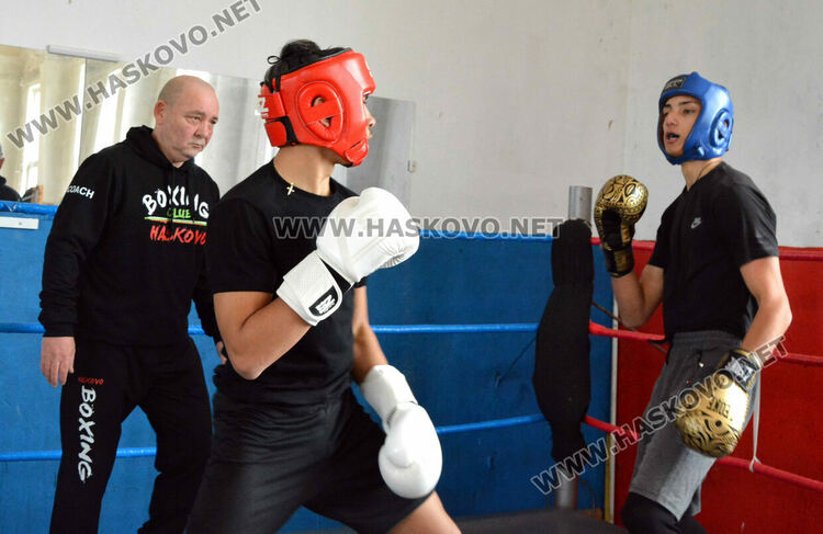 Боксов клуб „Хасково“ набира млади таланти