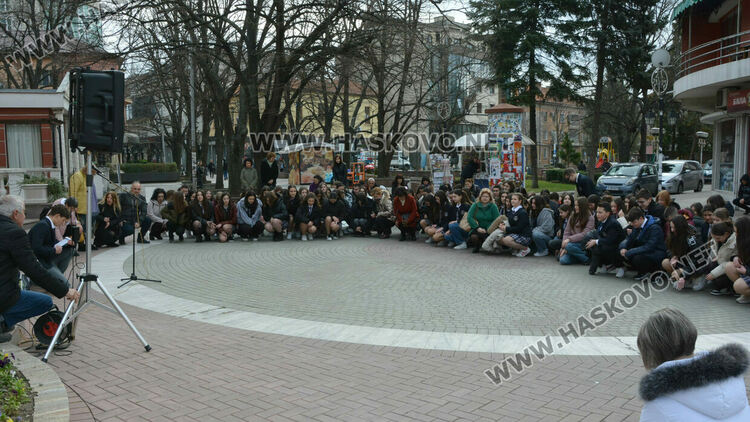 Езиковата гимназия в Хасково почете патрона си Асен Златаров
