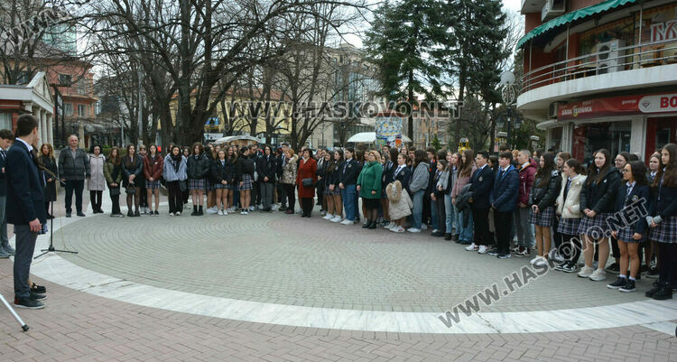Езиковата гимназия в Хасково почете патрона си Асен Златаров