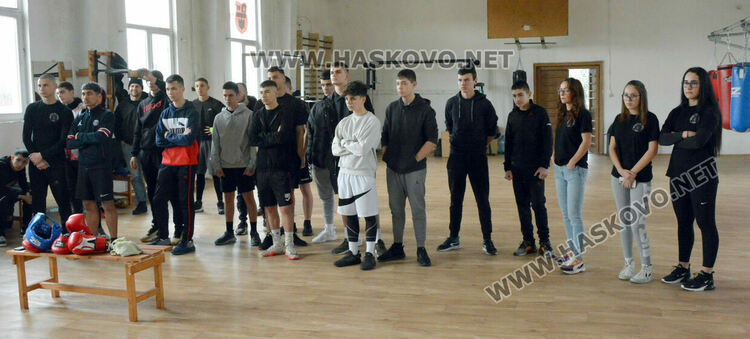Боксов клуб „Хасково“ набира млади таланти