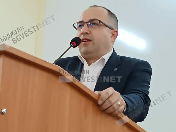 Кадир Мустафов