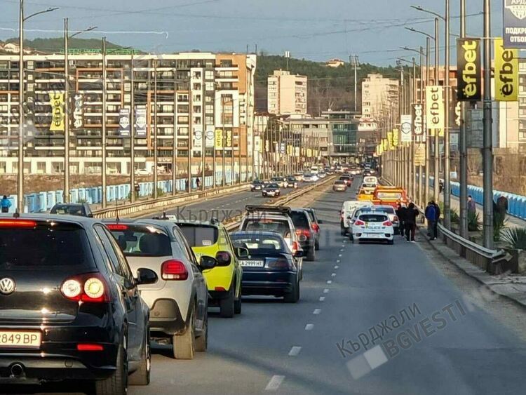 Верижна катастрофа на Новия мост заради неспазване на дистанция