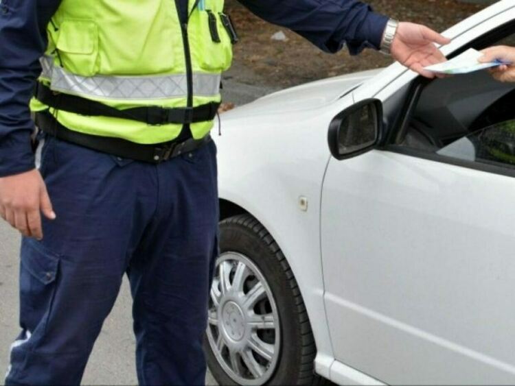 Арест за иранец, пробвал да подкупи полицай с 30 евро