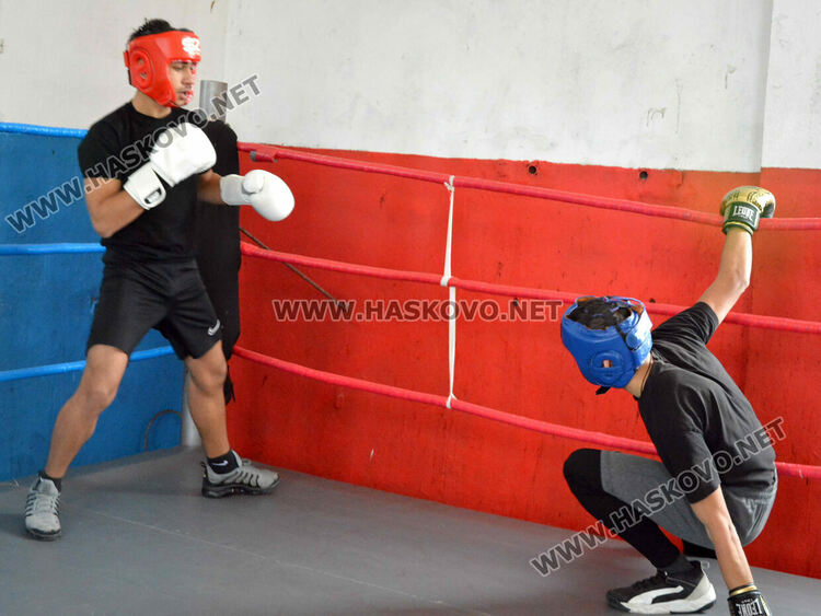 Боксов клуб „Хасково“ набира млади таланти