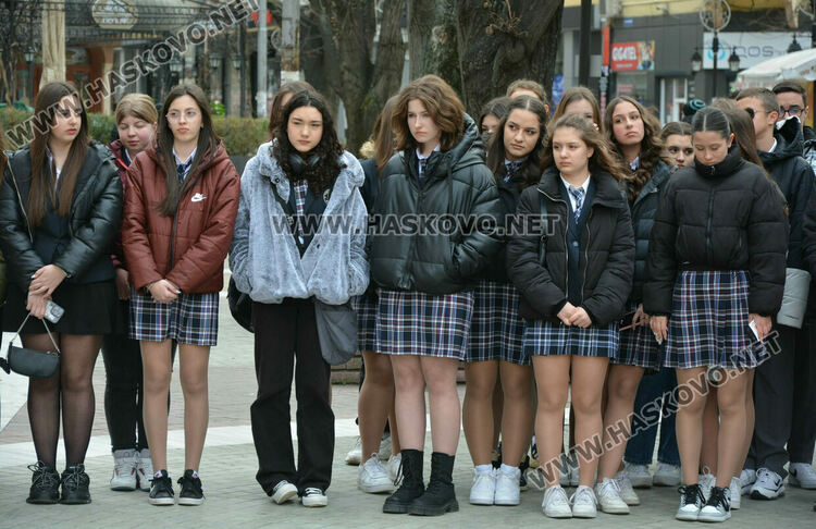 Езиковата гимназия в Хасково почете патрона си Асен Златаров