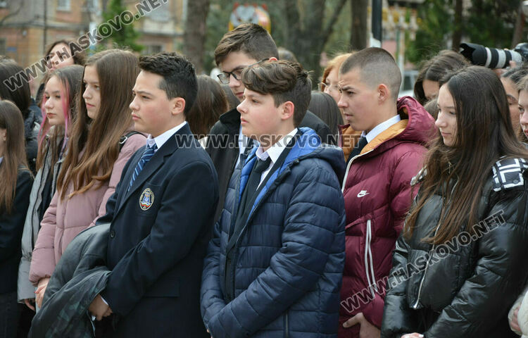 Езиковата гимназия в Хасково почете патрона си Асен Златаров